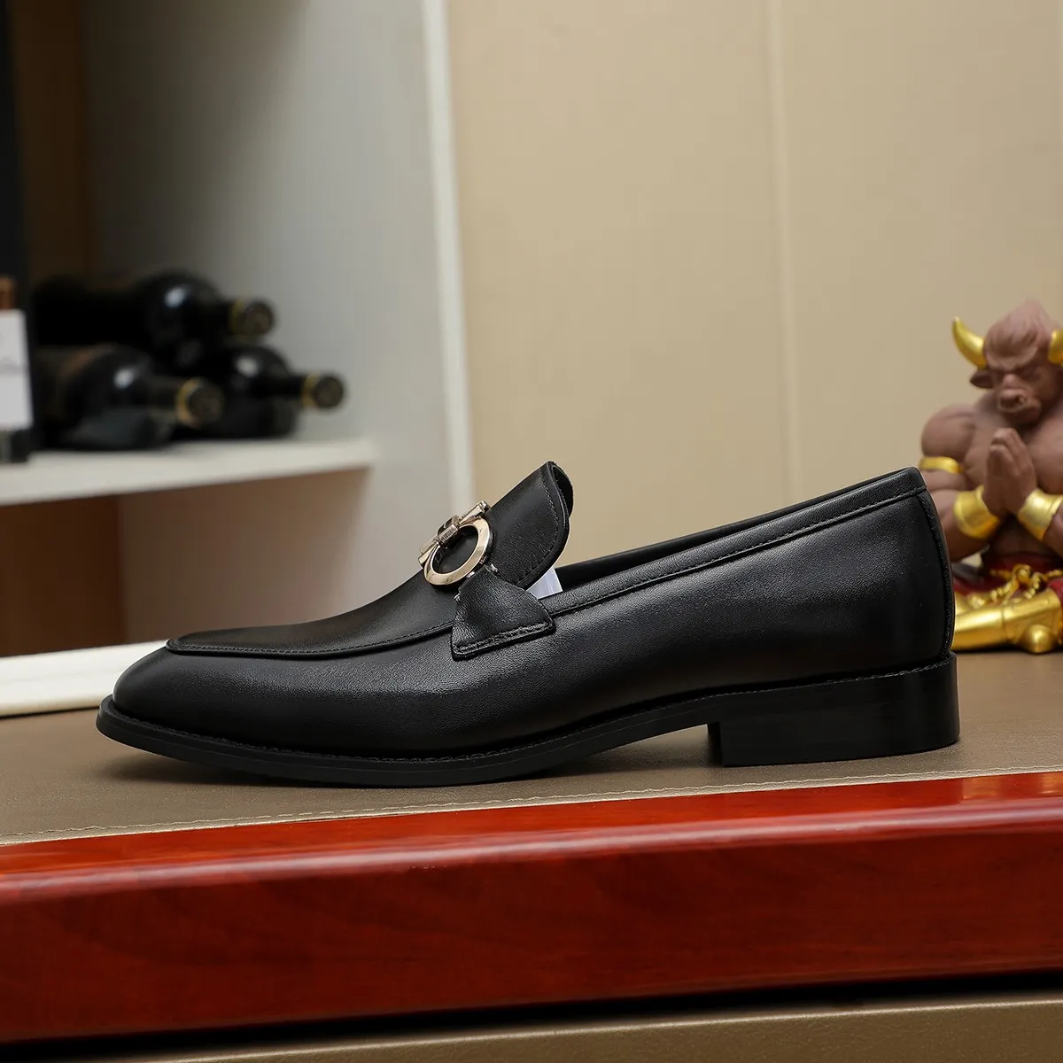 Men's shoes💰420🔥Ferragamo new men's formal shoes🇨🇳Official website original 1:1 mold opening, original quality💯Fine workmanship, high-end luxury shoes☘ The surface is made of imported Italian first-layer cowhide🌴🐑Leather lining🍓Rubber wear-resistant and non-slip outsole, breathable and comfortable to wear🍍The first choice for high-grade men, size 39-45 (38.46. Can be customized)